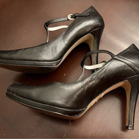 FANTASTIC T-STRAP TAHARI HEELS - Picture 6 of 6